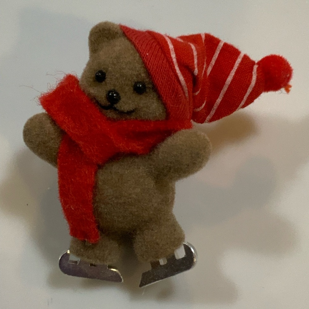 Brooch Pin Bear Skating Fuzzy Brown Vintage #N-24